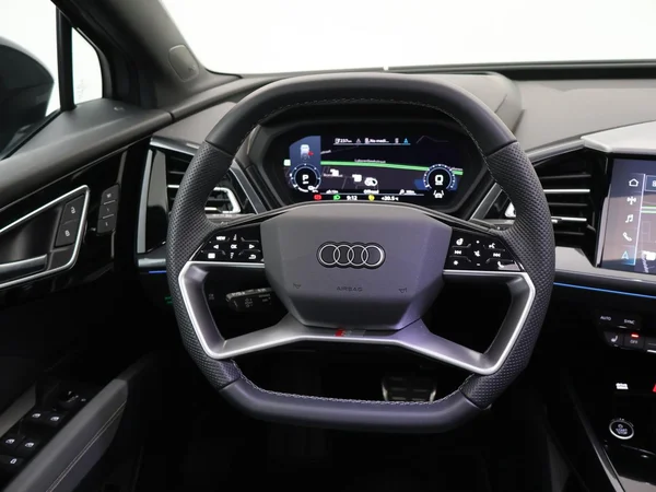 AUDI Q4 Sportback e-tron (2023) — foto 6 van 30