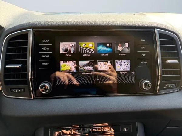SKODA Karoq (2022) — foto 16 van 29