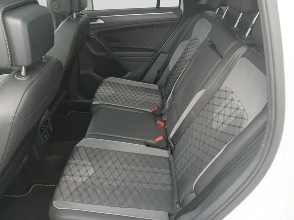 VOLKSWAGEN Tiguan (2023) — foto 7 van 21