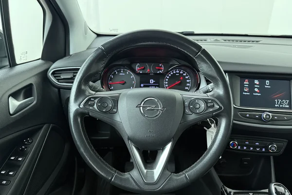 Opel Crossland (2021) — foto 2 van 17