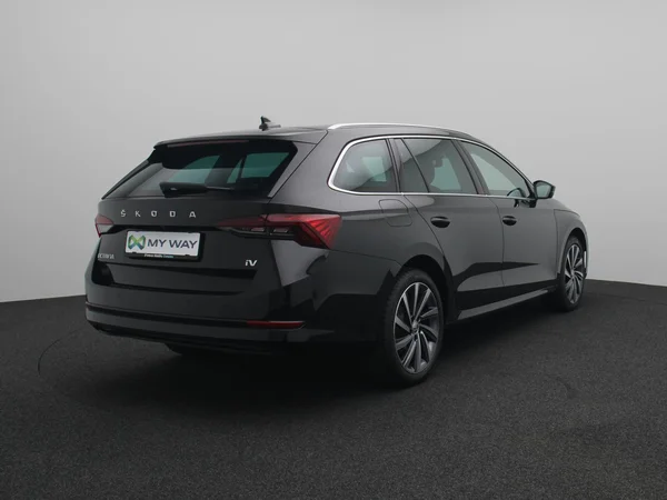 SKODA Octavia Combi PHEV (2024) — foto 8 van 15