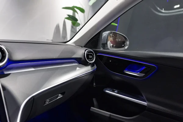 Mercedes-Benz C-Klasse (2023) — foto 25 van 32