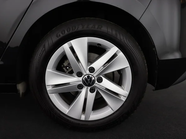 VOLKSWAGEN Golf (2024) — foto 7 van 28