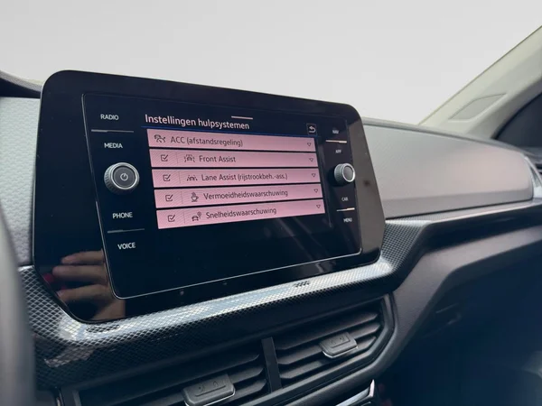 VOLKSWAGEN T-Cross (2024) — foto 6 van 16
