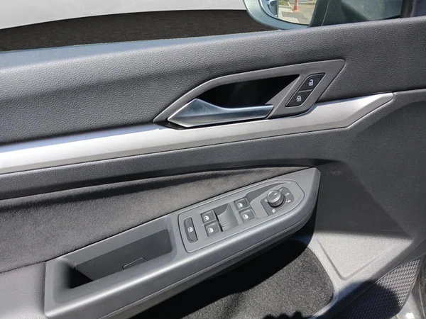 VOLKSWAGEN Golf VIII (2025) — foto 2 van 14