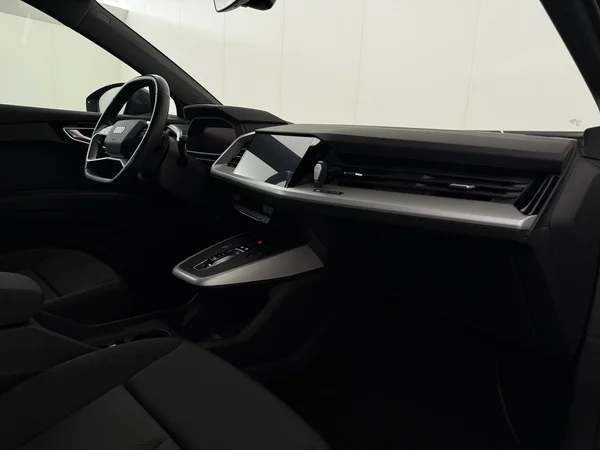 AUDI Q4 e-tron (2024) — foto 3 van 31
