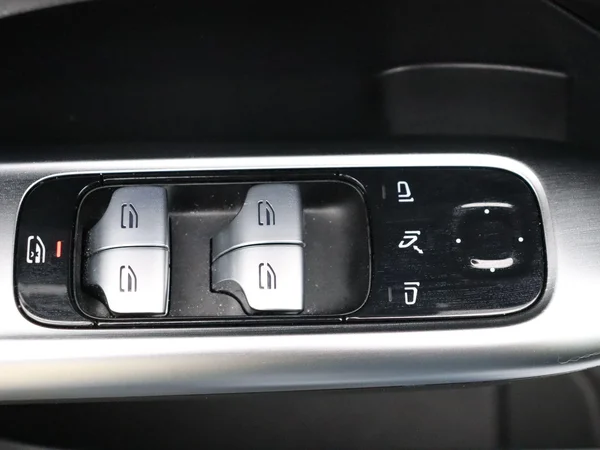 Mercedes-Benz C-Klasse (2025) — foto 34 van 36