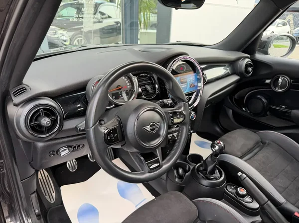 Mini Cooper (2021) — foto 24 van 25