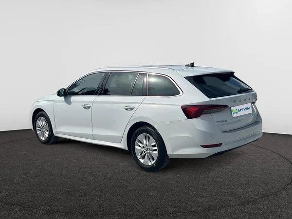 SKODA Octavia Combi Dsl (2023) — foto 8 van 18