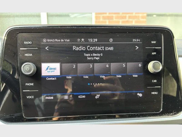 Volkswagen T-Roc (2022) — foto 14 van 31