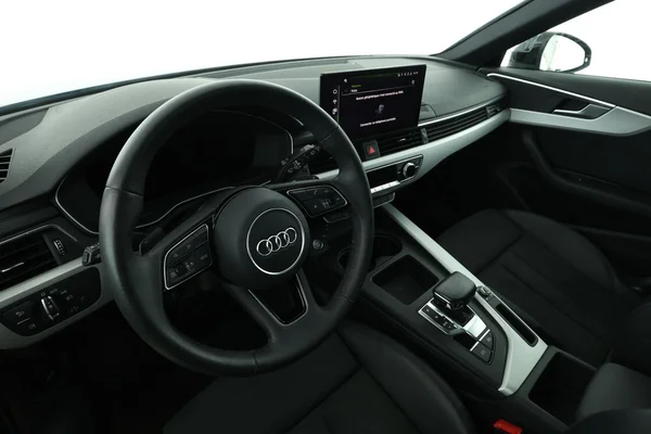 Audi A4 (2024) — foto 2 van 16