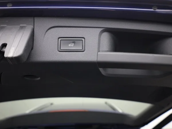 VOLKSWAGEN Touran (2022) — foto 3 van 21