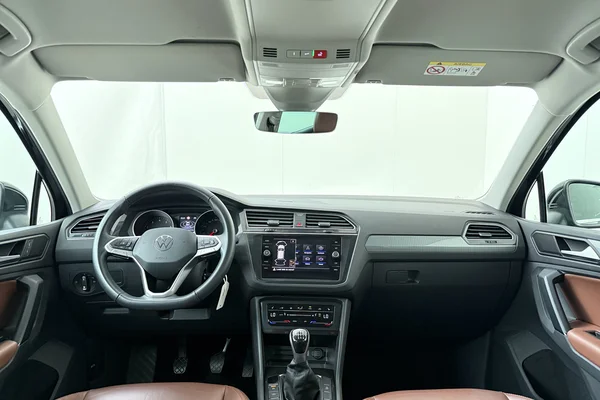 Volkswagen Tiguan (2021) — foto 17 van 17