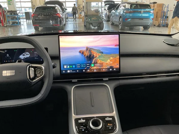 GEELY Starray EM-i (PHEV) (2026) — foto 3 van 22