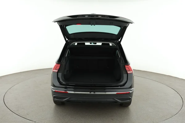 Volkswagen Tiguan (2021) — foto 7 van 16