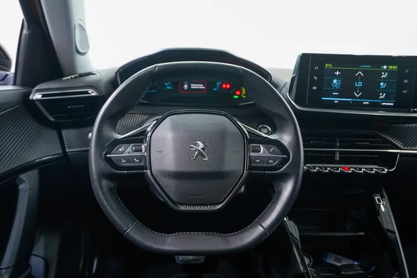 Peugeot E-2008 (2022) — foto 9 van 56