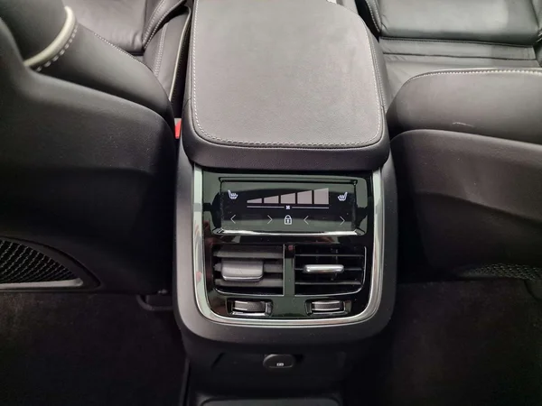 Volvo XC90 (2023) — foto 13 van 20