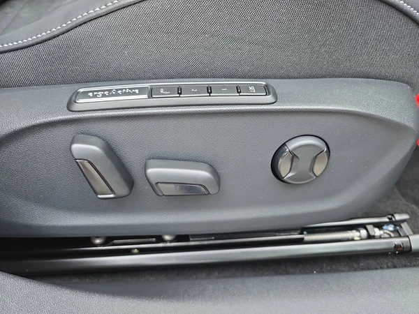 VOLKSWAGEN ID.7 Tourer (2025) — foto 30 van 36
