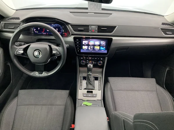 SKODA Superb Combi (2021) — foto 5 van 36