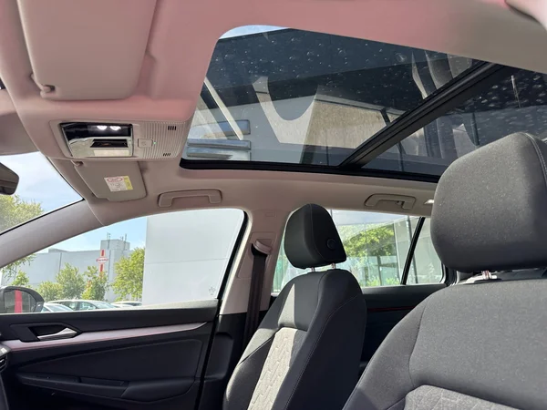 VOLKSWAGEN Golf VIII SW (2025) — foto 8 van 21