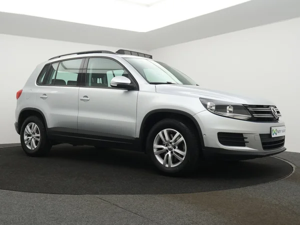 VOLKSWAGEN Tiguan (2016) — foto 17 van 25