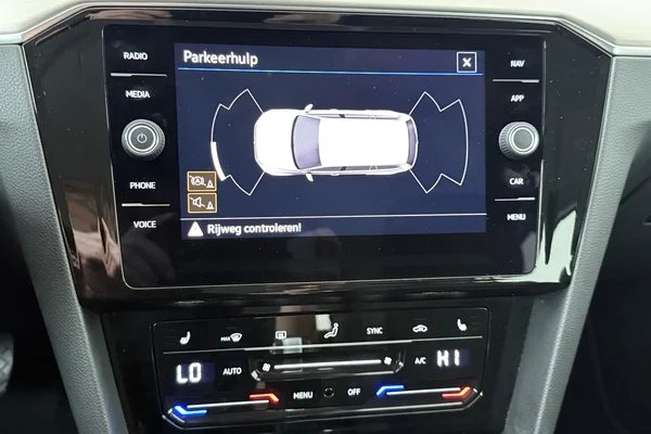 Volkswagen Passat SW (2023) — foto 5 van 19