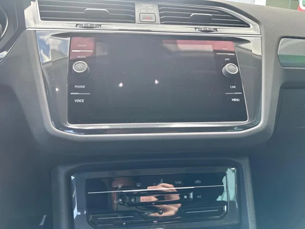 VOLKSWAGEN Tiguan (2022) — foto 9 van 21