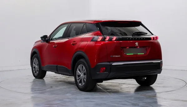 Peugeot E-2008 (2022) — foto 23 van 56