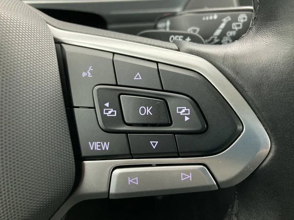 VOLKSWAGEN Tiguan (2021) — foto 17 van 36