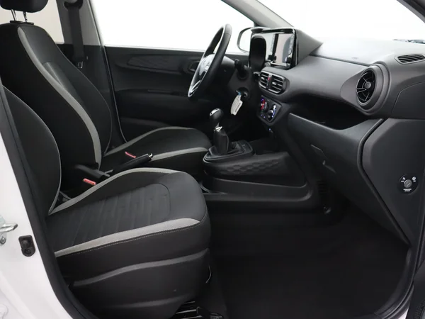 HYUNDAI i10 (2025) — foto 3 van 25