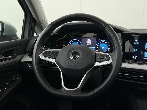 VOLKSWAGEN Golf (2021) — foto 14 van 30