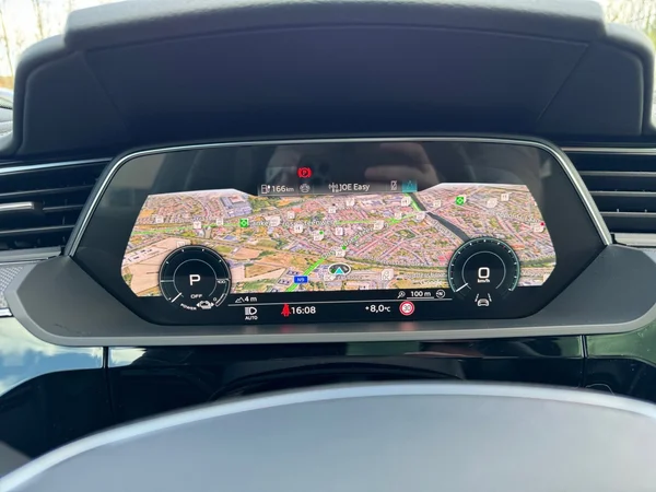 AUDI SQ8 e-tron Sportback (2024) — foto 3 van 21
