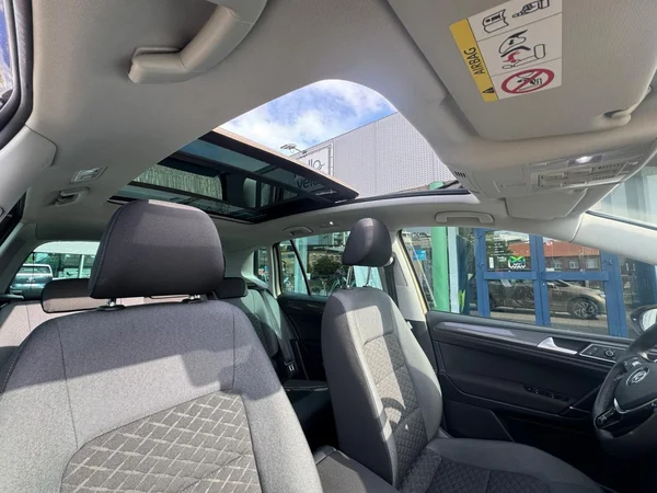 VOLKSWAGEN Golf Sportsvan (2018) — foto 2 van 22