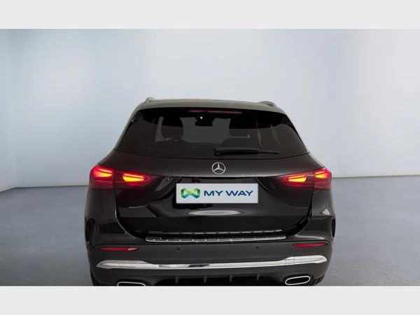 Mercedes-Benz GLA 180 (2024) — foto 13 van 15