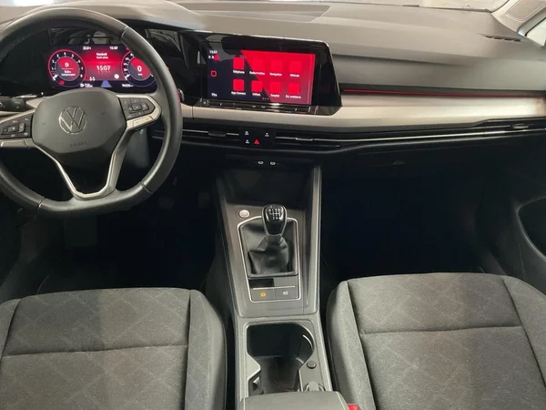 VOLKSWAGEN Golf VIII SW (2023) — foto 3 van 22