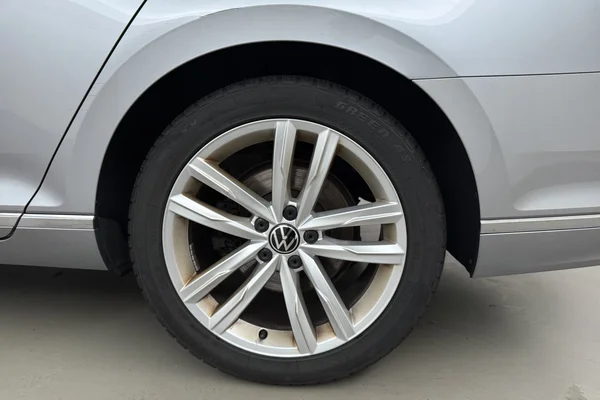 Volkswagen Passat SW (2023) — foto 16 van 19
