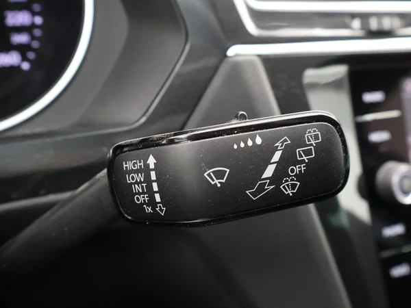 VOLKSWAGEN Tiguan (2020) — foto 9 van 29