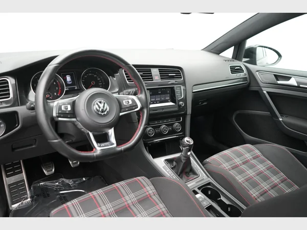 VOLKSWAGEN Golf VII GTI (2014) — foto 14 van 20