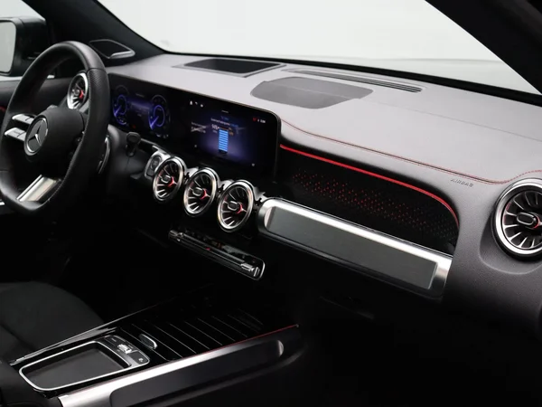Mercedes-Benz EQB (2026) — foto 24 van 33