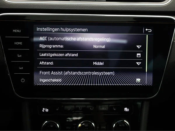 SKODA Superb Combi (2019) — foto 15 van 23