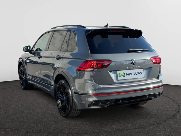 VOLKSWAGEN Tiguan (2020) — foto 12 van 22