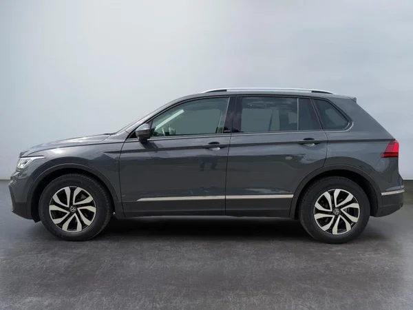 VOLKSWAGEN Tiguan (2021) — foto 23 van 29