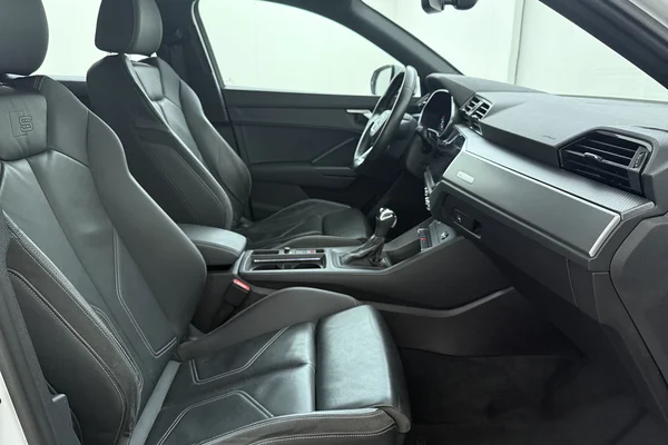 Audi Q3 Sportback (2022) — foto 19 van 21