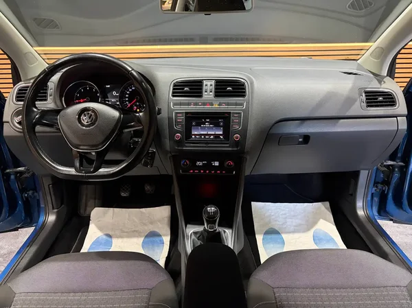 Volkswagen Polo (2016) — foto 23 van 23