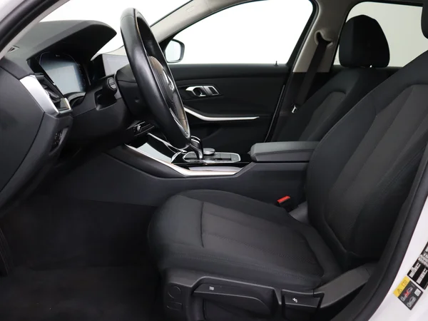 BMW 330 (2022) — foto 2 van 34