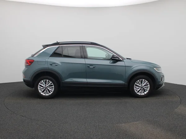 Volkswagen T-Roc (2023) — foto 40 van 42