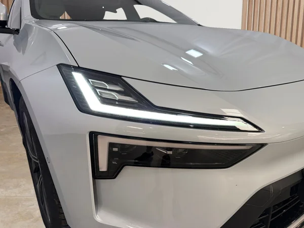 Polestar 4 (2025) — foto 23 van 32