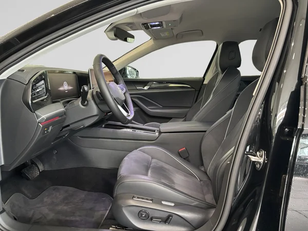 VOLKSWAGEN Passat Variant eHybrid (PHEV) (2025) — foto 9 van 19