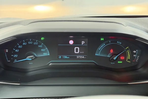 Peugeot E-208 (2022) — foto 16 van 41