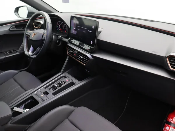 CUPRA Leon ST e-Hybrid (PHEV) (2025) — foto 8 van 14